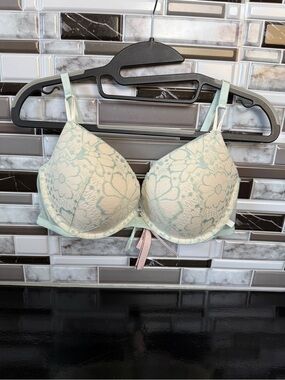 Victoria's Secret Mint Green Floral Lace push-up bra